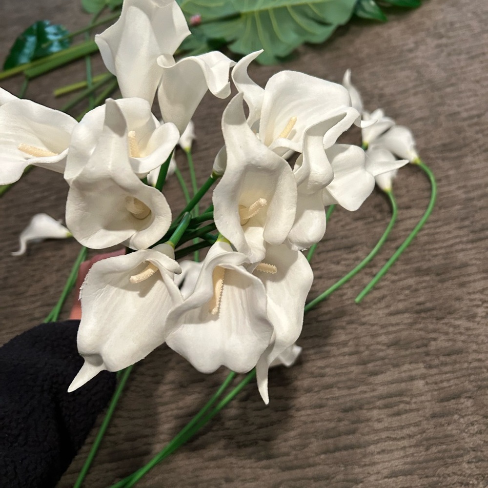 Chic White Calla Lily Faux Floral Arrangement - Picture 3 of 9